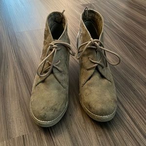 Old Navy beige booties size 8